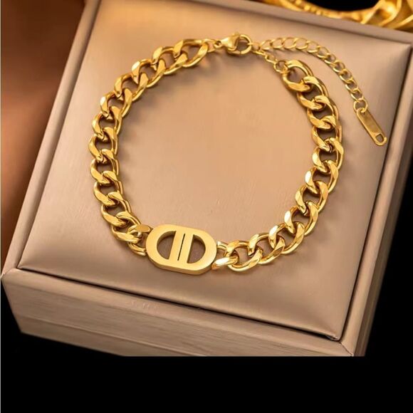 Gold Chain Bracelet - Picture 3 of 3